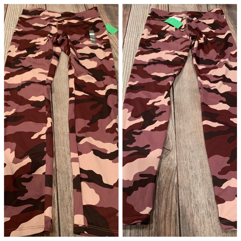 NWT Forever 21 Legging size L
Inseam 28”
Stretch
B304